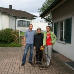 Так живут простые швейцарцы. Рядом с Леной Мартин, который дал нам велосипед, и его мама Розамария